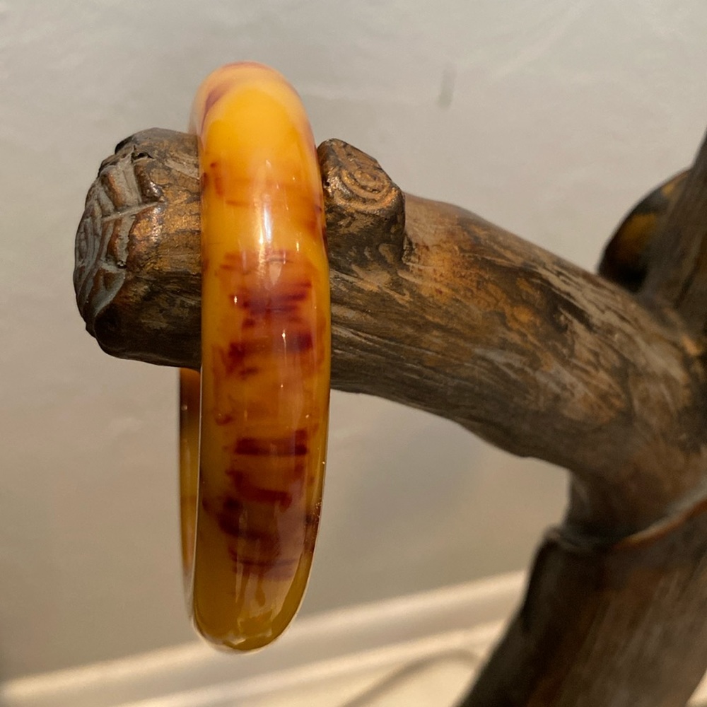 Beautiful vintage butterscotch Bakelite bangle